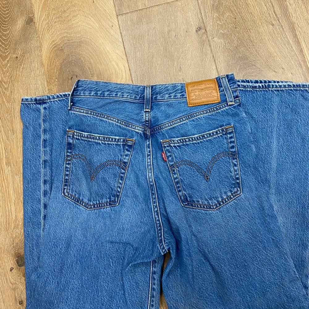 Levi’s - Picture 2 of 2